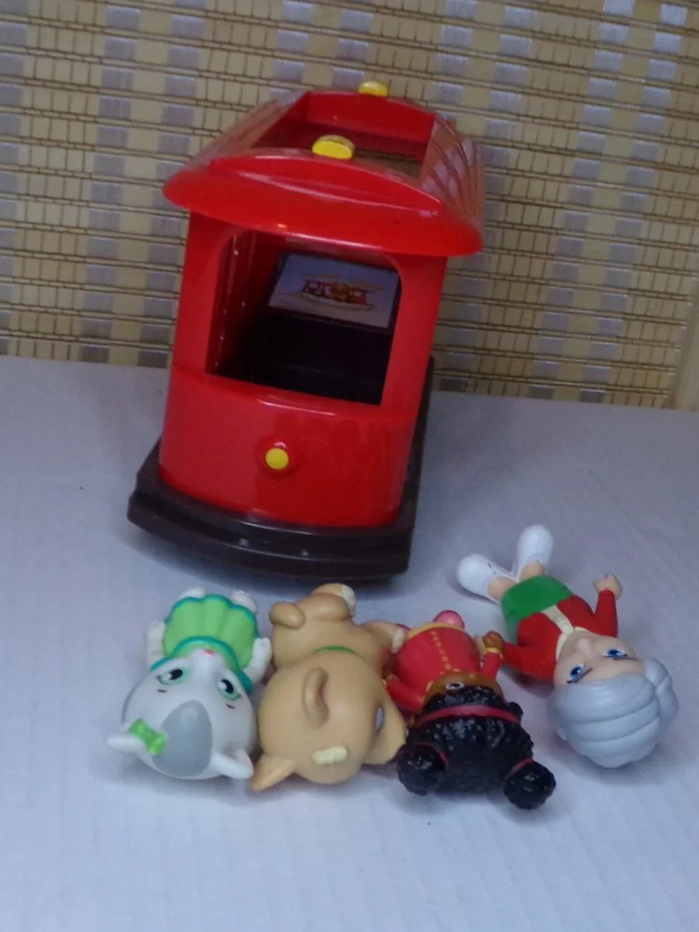 The Fred Rogers Company Tollytots Chiming Trolley Figures Toys
